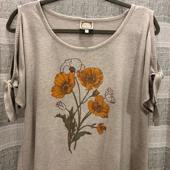 Women’s Grey & Floral Cold Shoulder Top Size L / Large - Picture 2 of 6